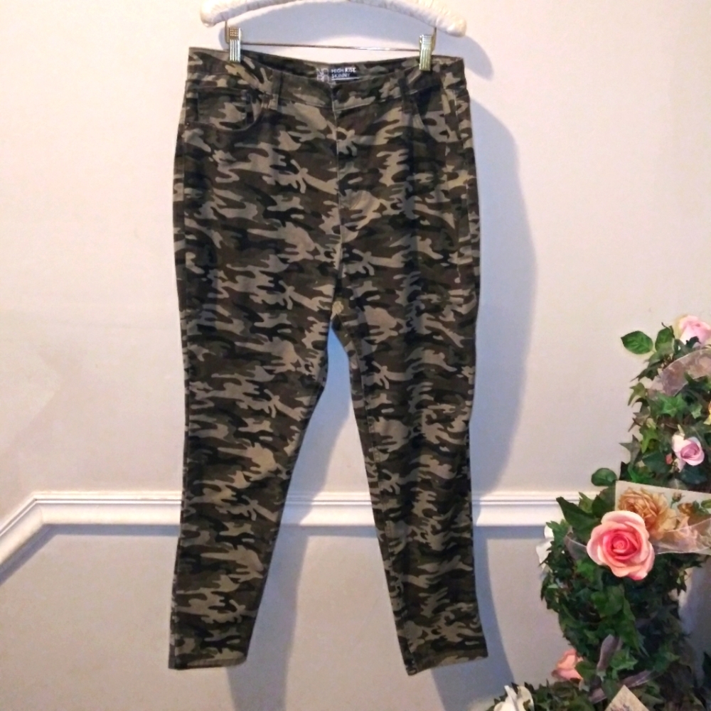 No Boundries High Rise Skinny Camo Jeans - Picture 1 of 8